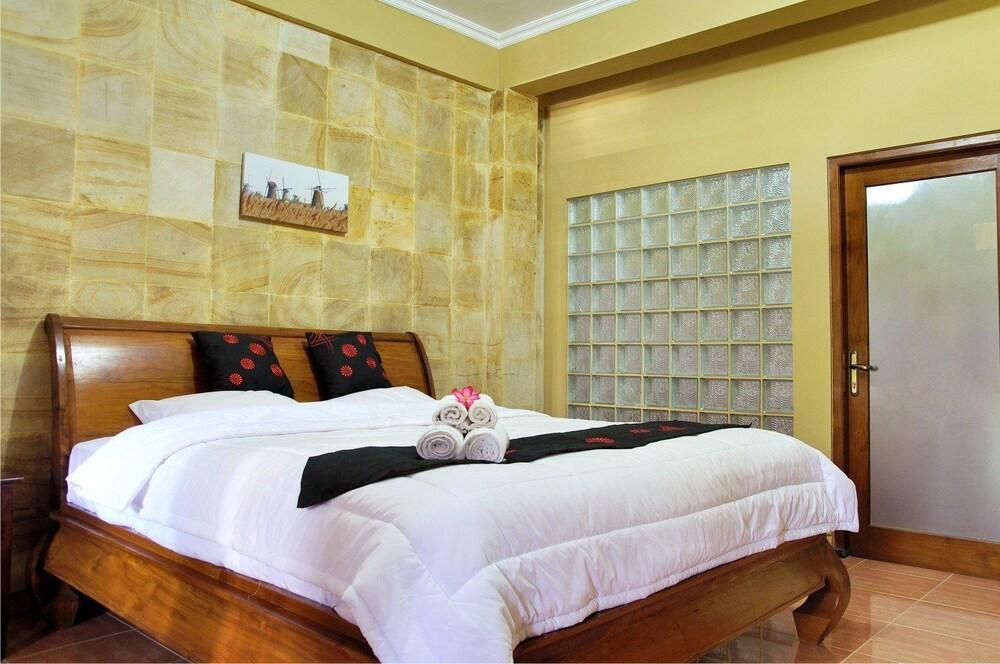 Hotel Ndalem Bantul Gandok Esterno foto