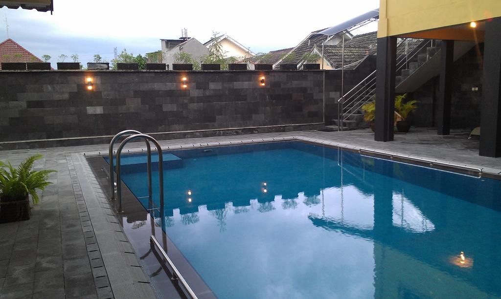 Hotel Ndalem Bantul Gandok Esterno foto