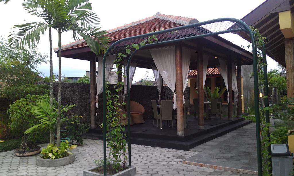 Hotel Ndalem Bantul Gandok Esterno foto